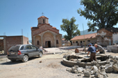 リチェナス村では新しい聖堂が建設中だ