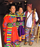 セドナ在住のペルーの人たちも、よろこんで民族音楽を演奏してくれた。